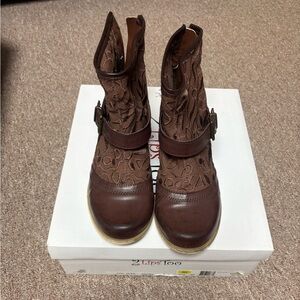 2 Lips Too Women's Chocolate Ankle Booties